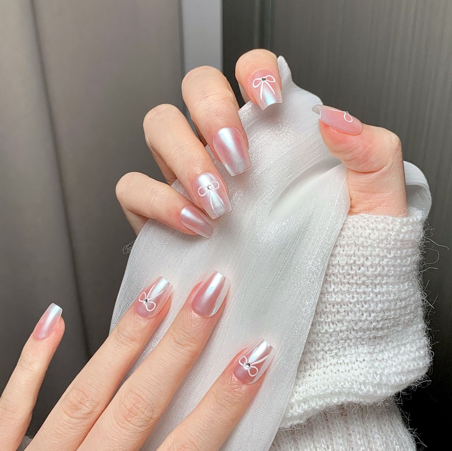 Clean Girl Iridescent Glazed Press-On Nails: The Pearl Bow Set
