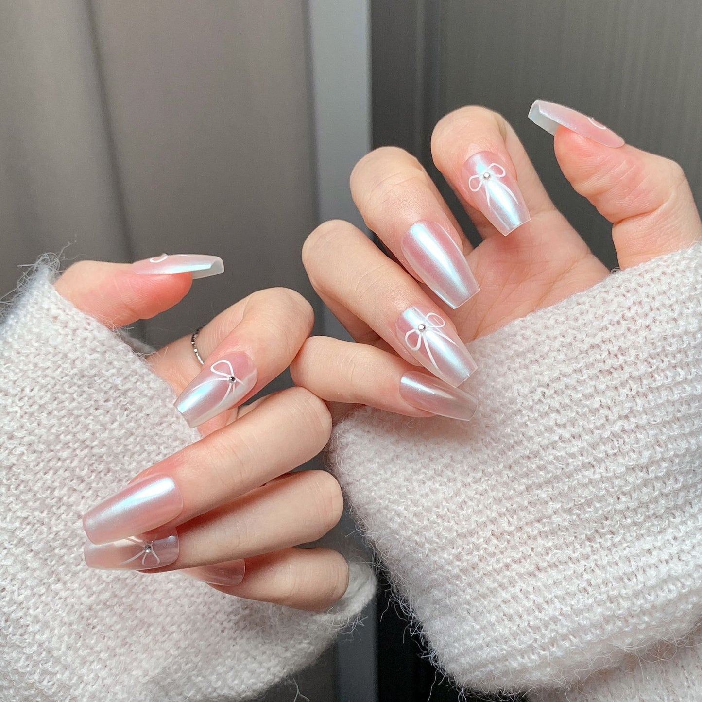 Clean Girl Iridescent Glazed Press-On Nails: The Pearl Bow Set