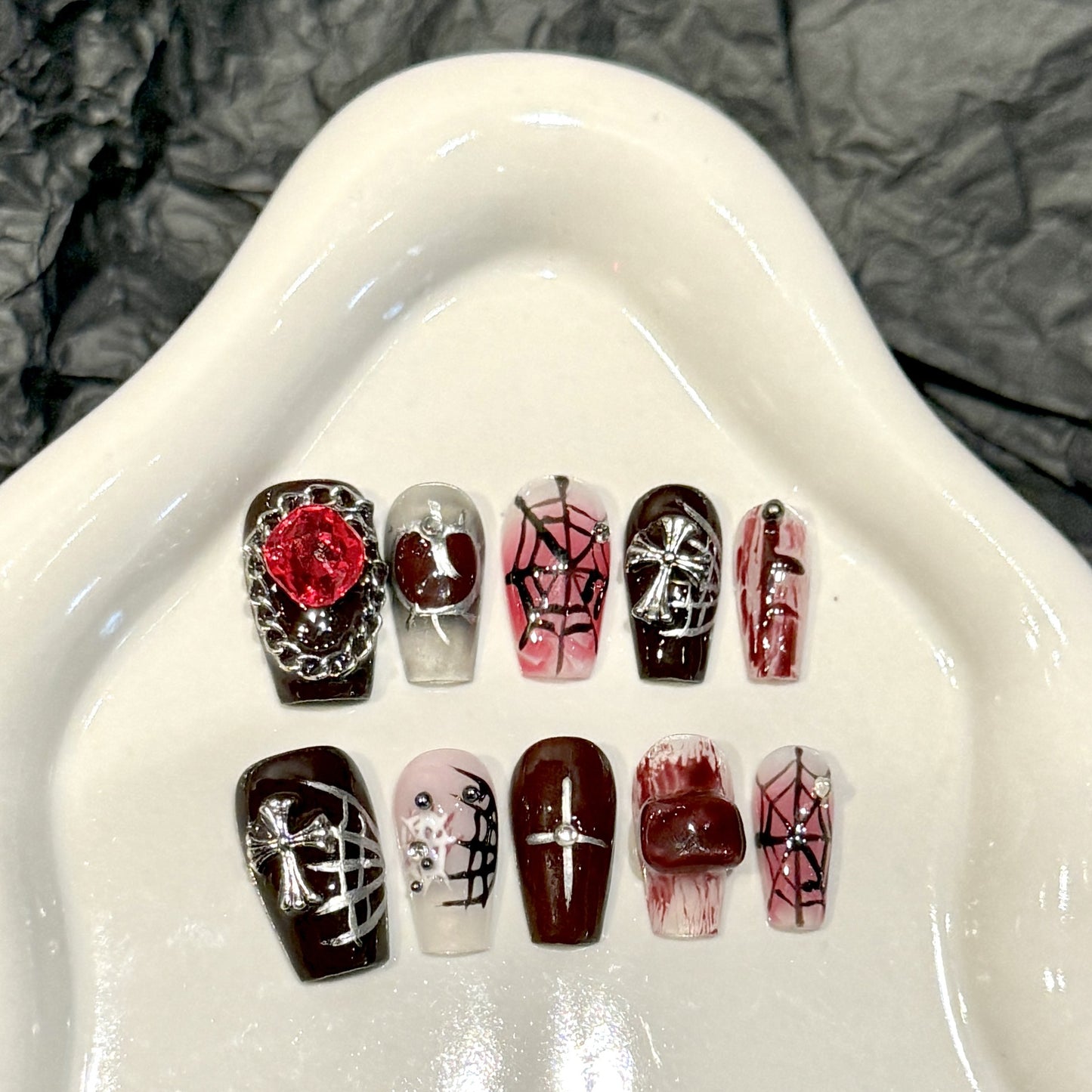 Halloween Macabre Press-On Nails: The Bleeding Heart Set