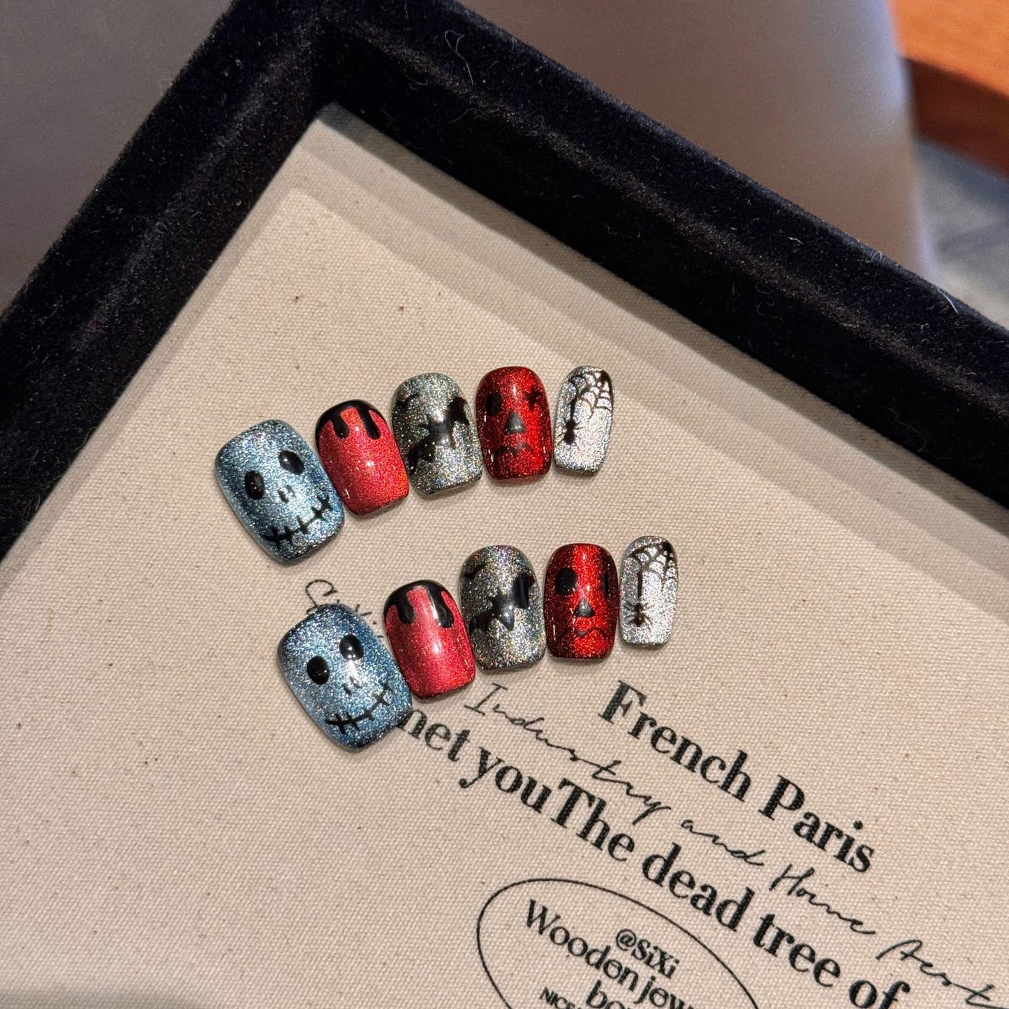 Halloween Spooky Faces Press-On Nails: The Glittery Ghouls Set