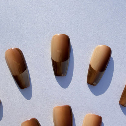 Chic Two-Tone Brown Press-On Nails – Glossy Neutral Short Square | Modern Manicure Set