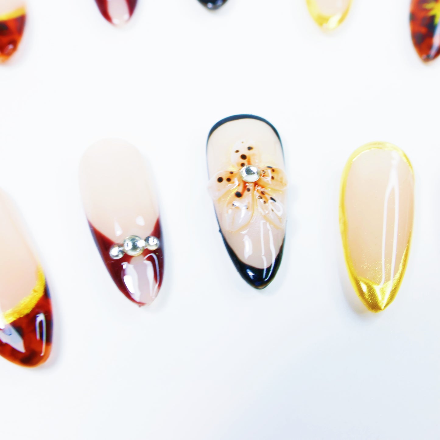 Amber Floral French Press-On Nails – Elegant Gold Edge Nail Set with Rhinestones and 3D Flower Design