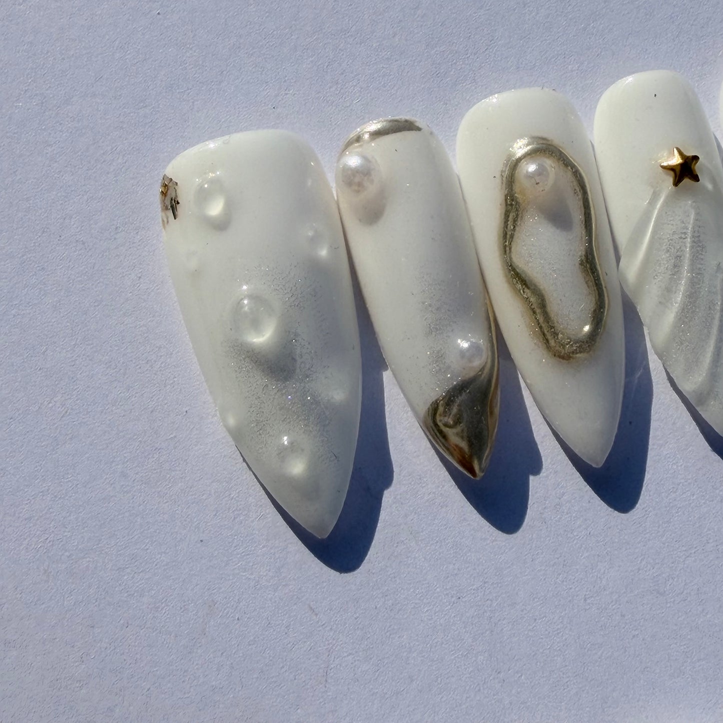 Luxury White Gold Sculpted Press-On Nails – 3D Pearl Shell Design for Elegant Goddess Look