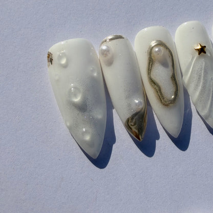 Luxury White Gold Sculpted Press-On Nails – 3D Pearl Shell Design for Elegant Goddess Look