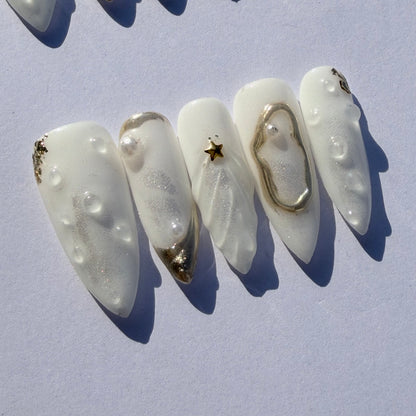 Luxury White Gold Sculpted Press-On Nails – 3D Pearl Shell Design for Elegant Goddess Look