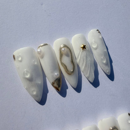 Luxury White Gold Sculpted Press-On Nails – 3D Pearl Shell Design for Elegant Goddess Look