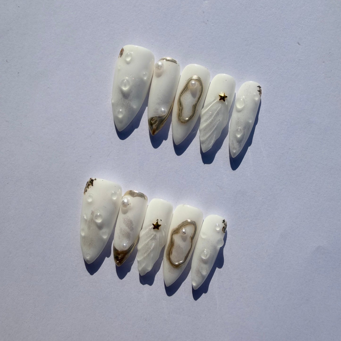 Luxury White Gold Sculpted Press-On Nails – 3D Pearl Shell Design for Elegant Goddess Look