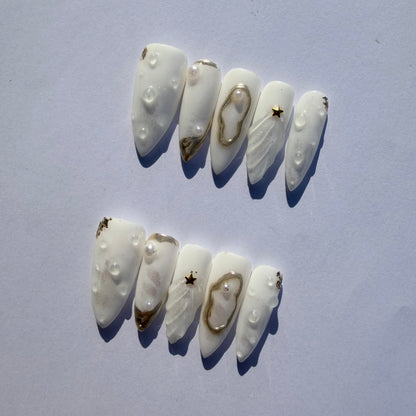 Luxury White Gold Sculpted Press-On Nails – 3D Pearl Shell Design for Elegant Goddess Look