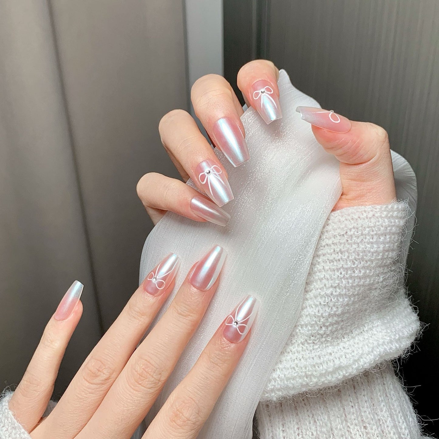 Clean Girl Iridescent Glazed Press-On Nails: The Pearl Bow Set