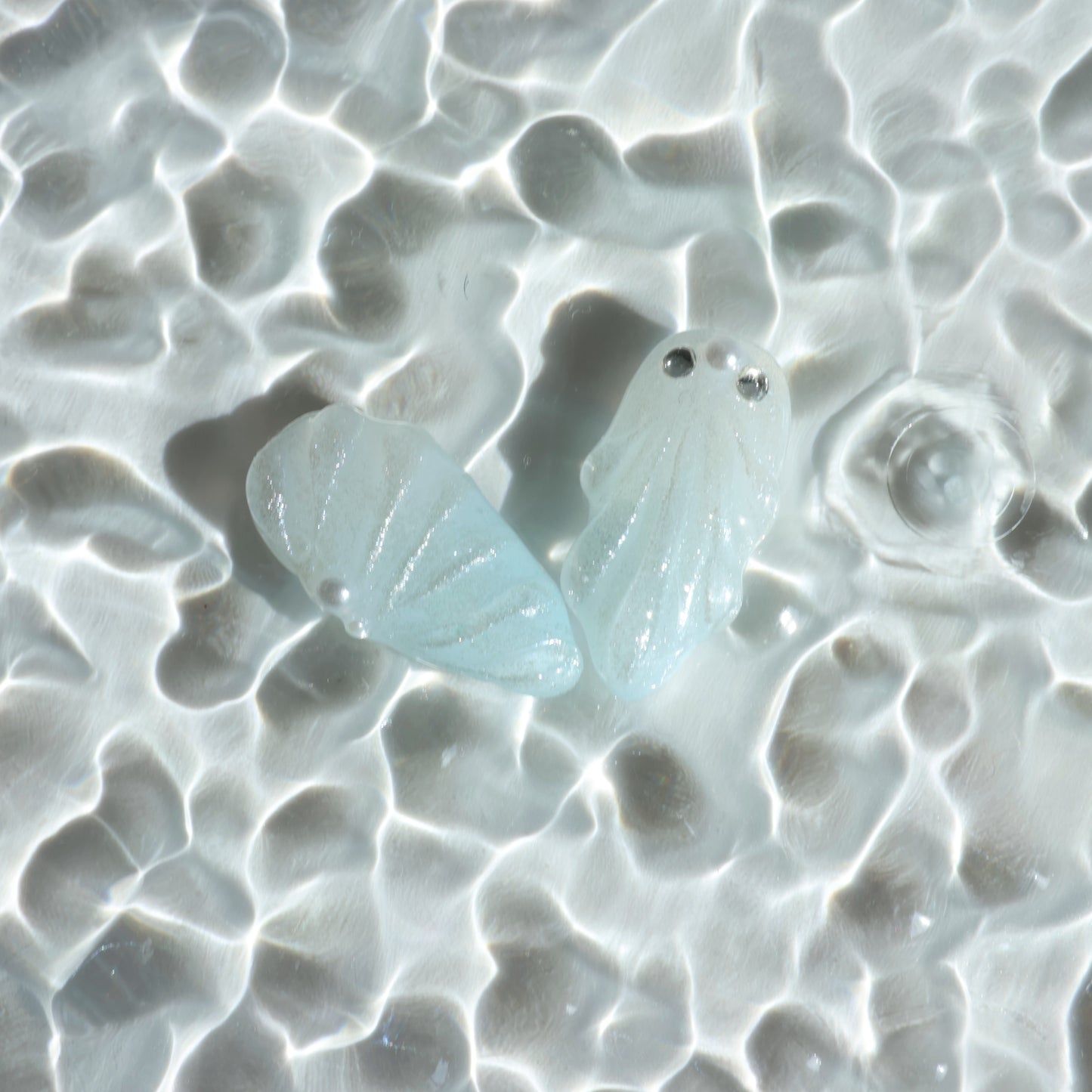 Ocean Pearl Press-On Nails – Shimmery Shell & Sea-Inspired Designs