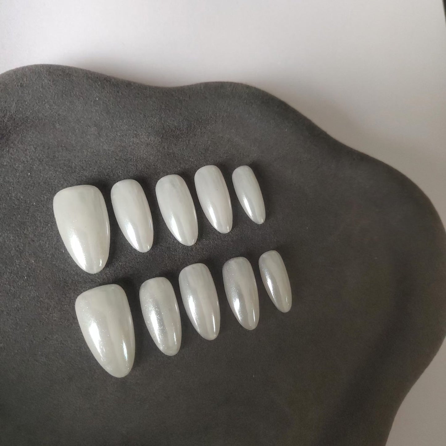 Clean Girl Aesthetic Neutral Press - on Nails | Minimalist Chic False Nails for Trendy Youngsters