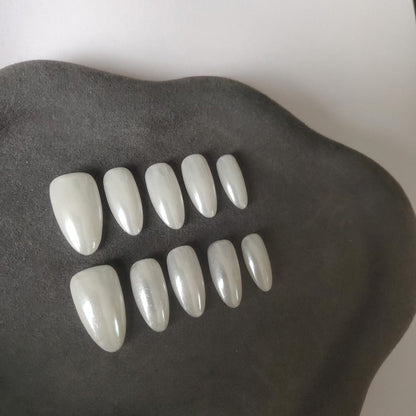 Clean Girl Aesthetic Neutral Press - on Nails | Minimalist Chic False Nails for Trendy Youngsters