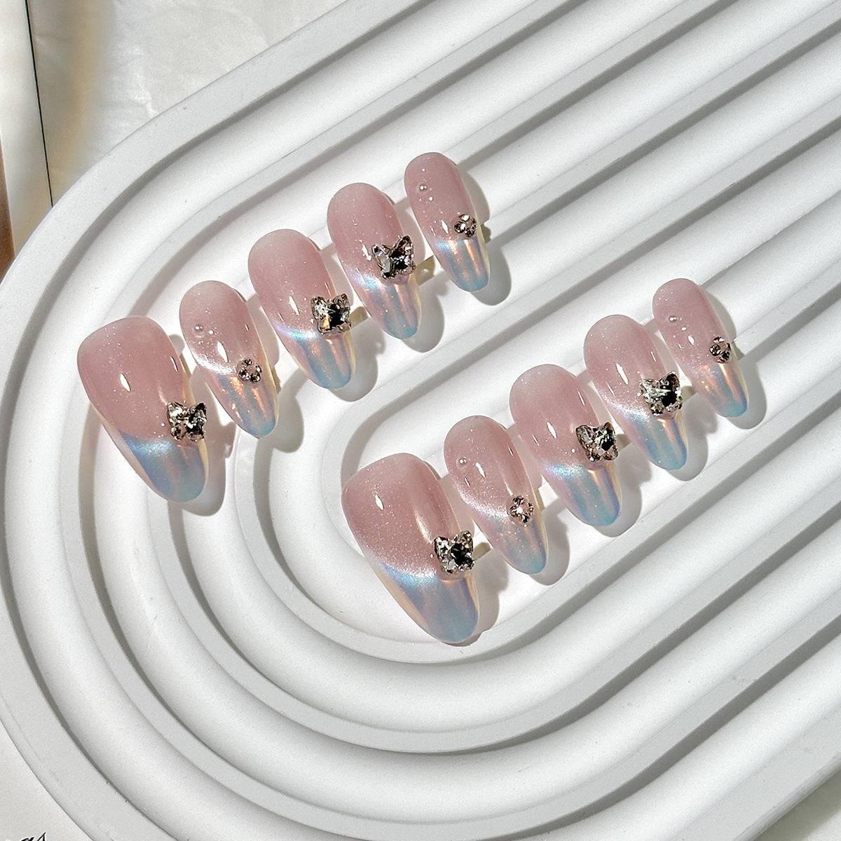 Clean Girl Iridescent Glazed Press-On Nails: The Bow Ombre Set