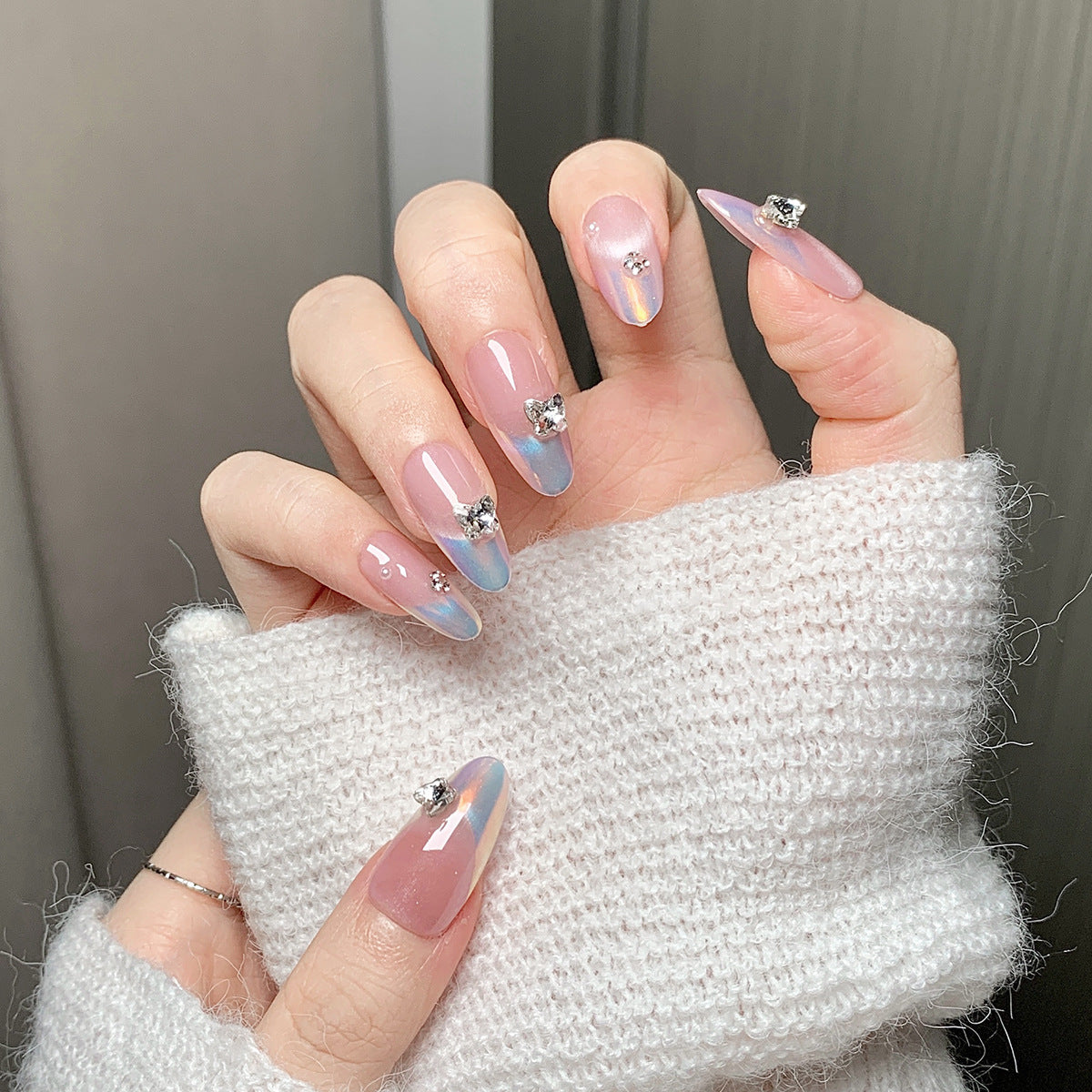 Clean Girl Iridescent Glazed Press-On Nails: The Bow Ombre Set