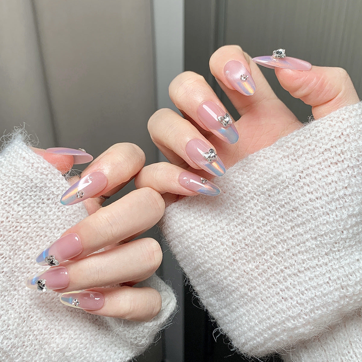 Clean Girl Iridescent Glazed Press-On Nails: The Bow Ombre Set