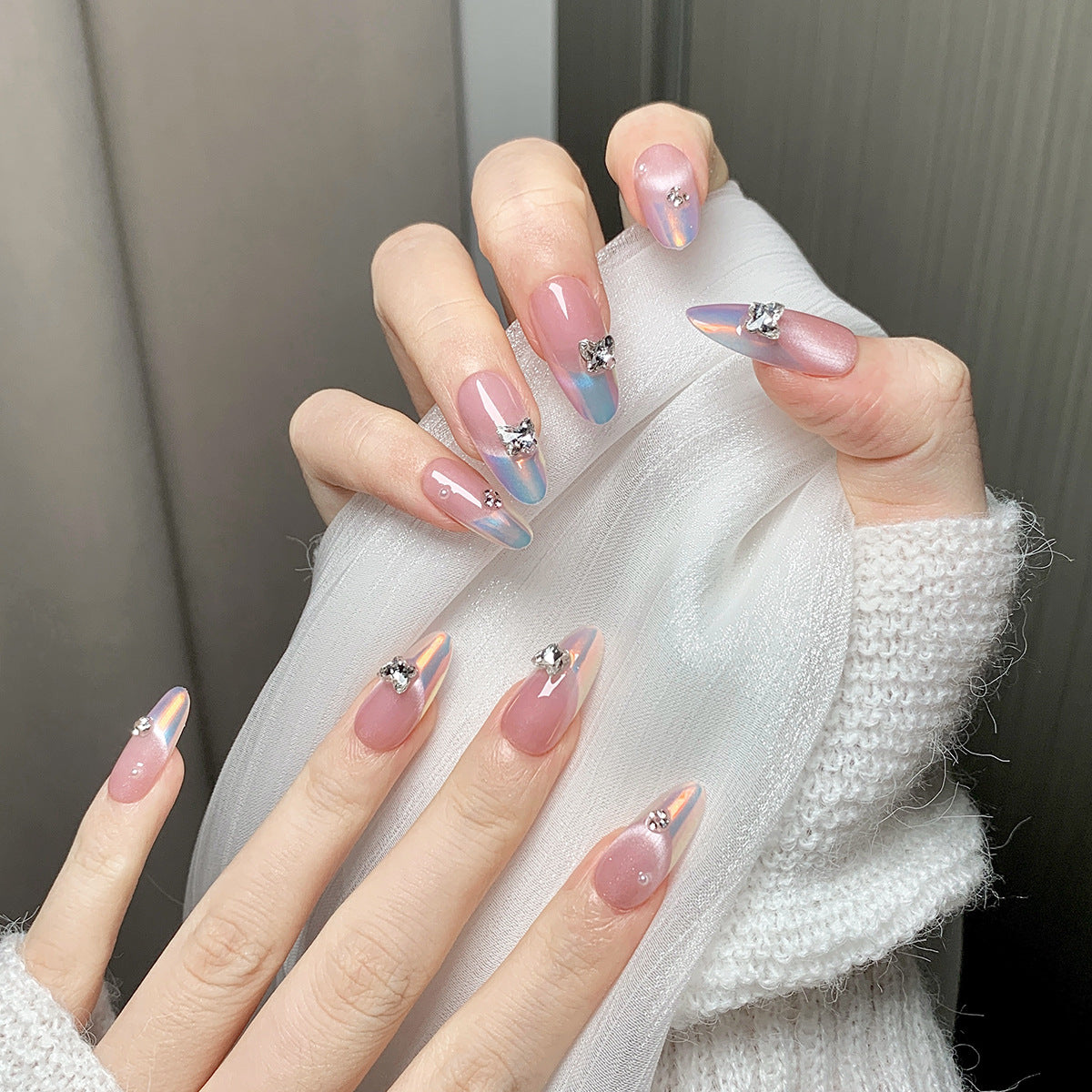 Clean Girl Iridescent Glazed Press-On Nails: The Bow Ombre Set